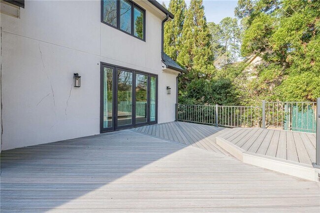 Building Photo - 4562 Columns Dr SE