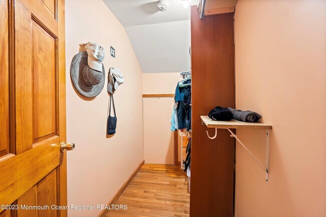 Building Photo - 18 Halsey Dr