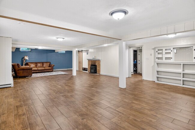 Building Photo - 1215 Chapin St