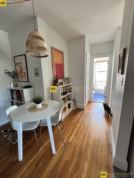 Building Photo - 52 Strathmore Rd