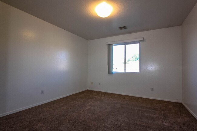 Building Photo - 6200 N Rockland Dr