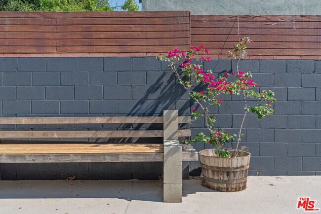 Building Photo - 4031 Edenhurst Ave