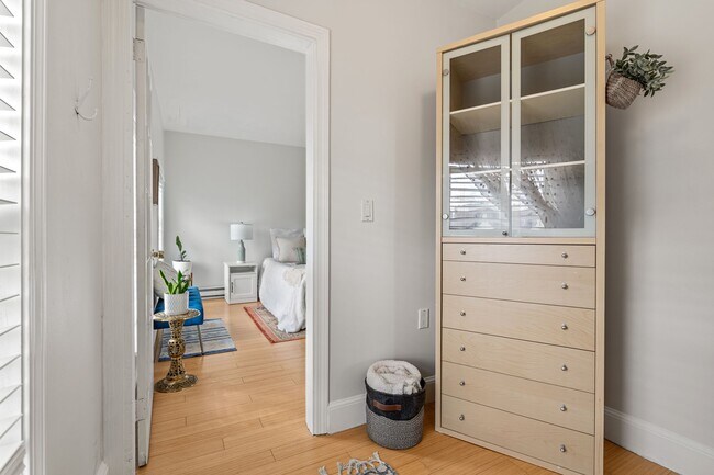 Building Photo - 377 Dorchester St