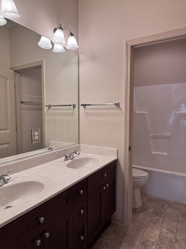 Building Photo - 3244 Groveshire Dr