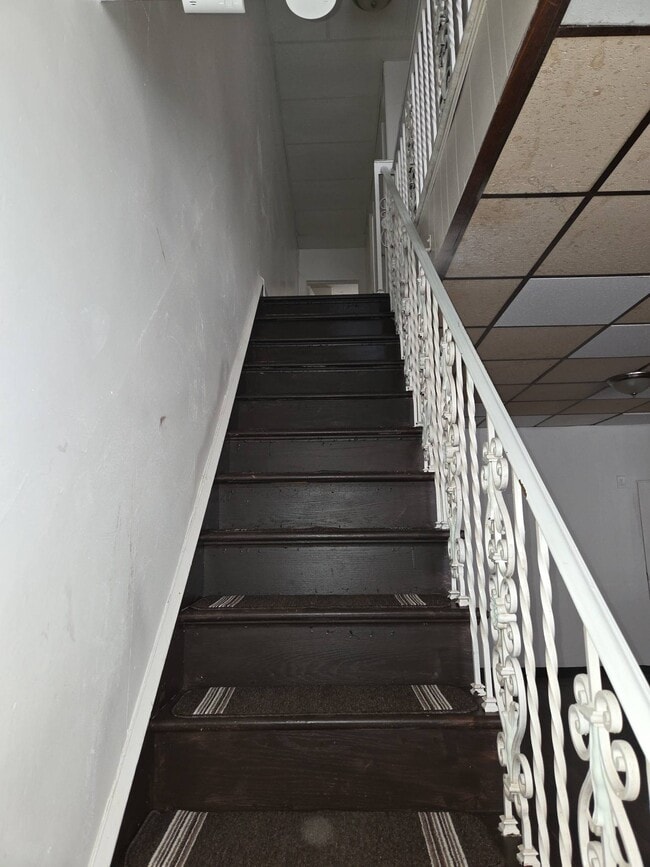 Building Photo - 2046 S Beechwood St