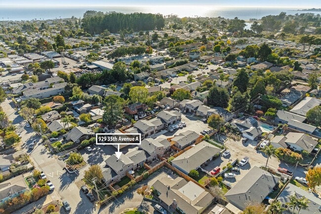 Building Photo - 35th (907 - 929)