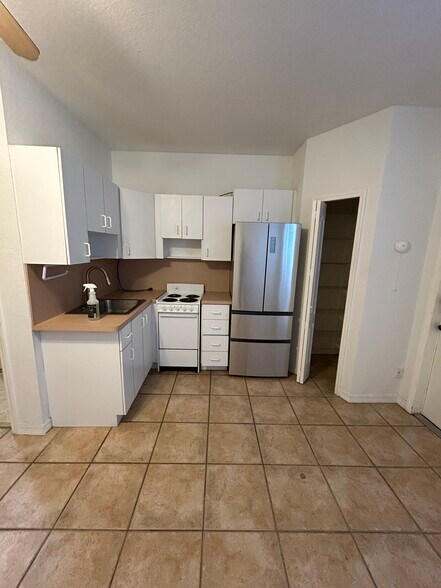 Building Photo - 2817 SW 143rd Pl