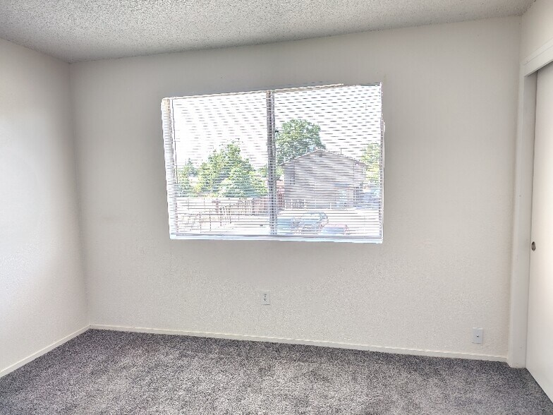 Building Photo - 2010 Larcus Ave