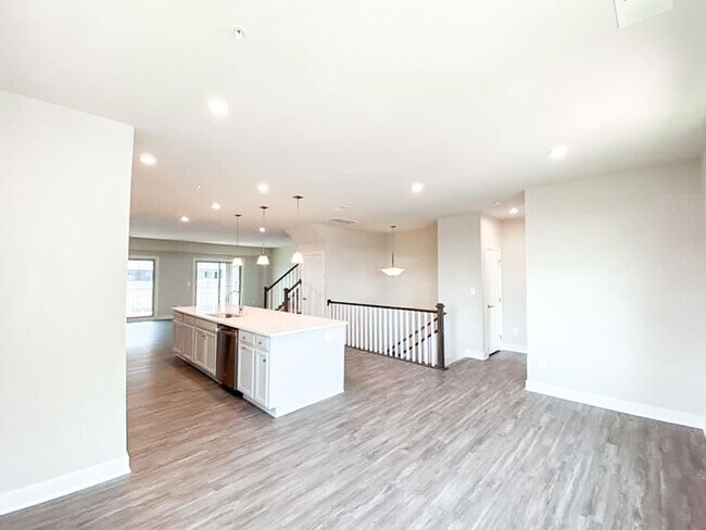 Building Photo - Immaculate & Stunning 3 Bedroom 2.5 Bathroom Brick, End-Unit Condo Style Townhome In Luxurious An...