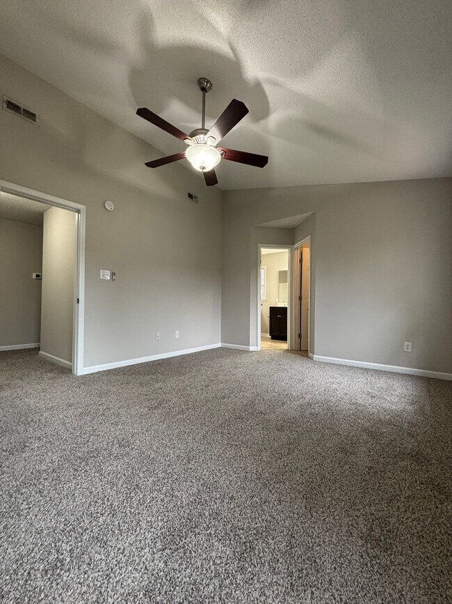 Building Photo - A Great Space on Pine Valley Court