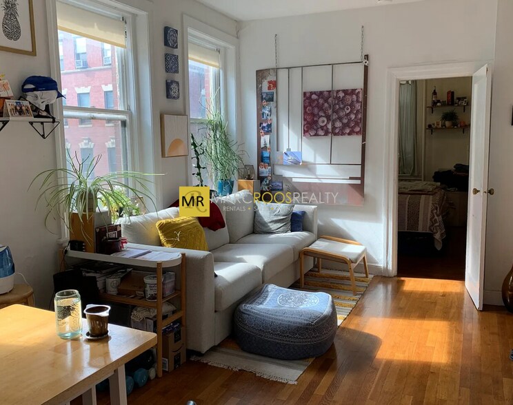 Primary Photo - 51 Grove St