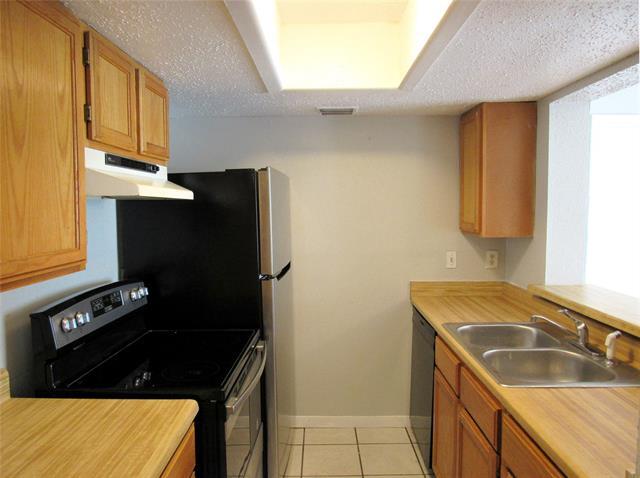 Building Photo - 7431 Holly Hill Dr