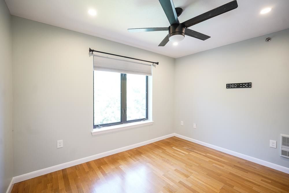 Building Photo - 500 Candlewood 38