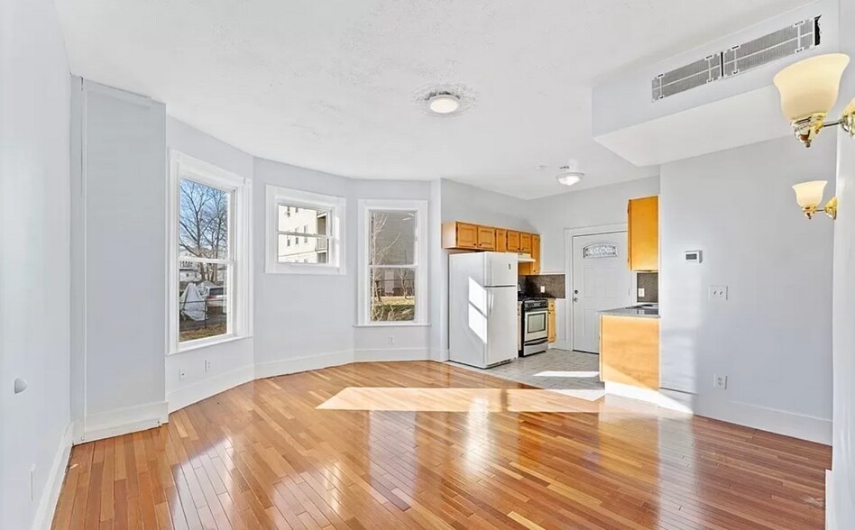 Primary Photo - 515 Norfolk St