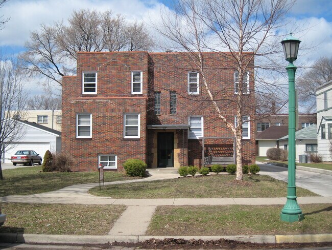 Primary Photo - 1531 Portland Ave