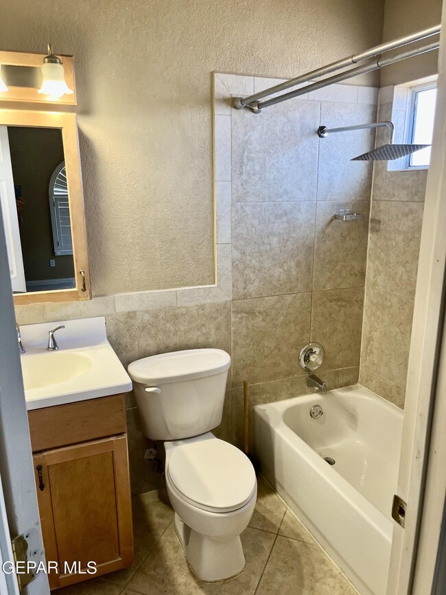 Building Photo - 7409 Edgemere Blvd