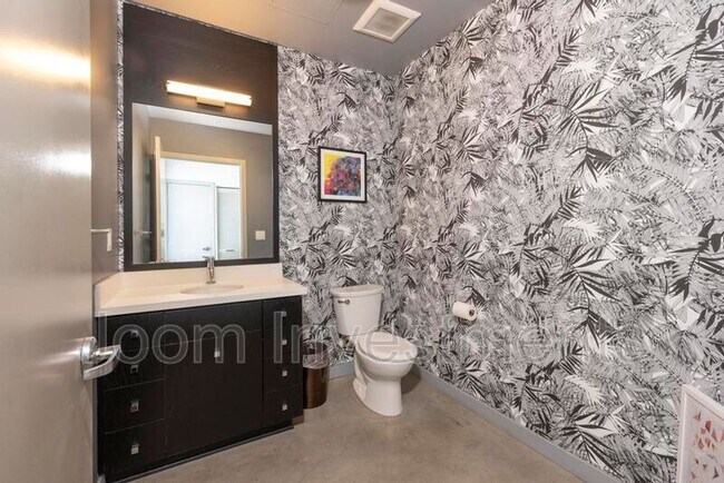 Building Photo - 527 Molino St