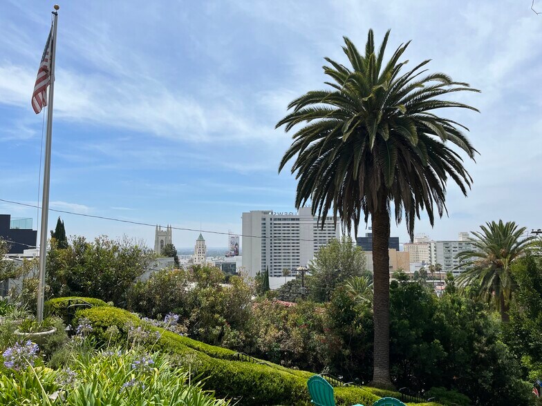 Building Photo - 1954 Hillcrest Rd