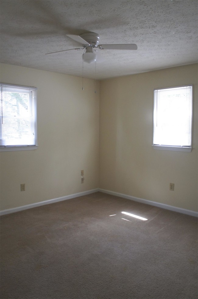 Building Photo - 170 Park Ridge Dr
