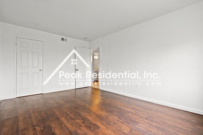 Building Photo - Croetto10540