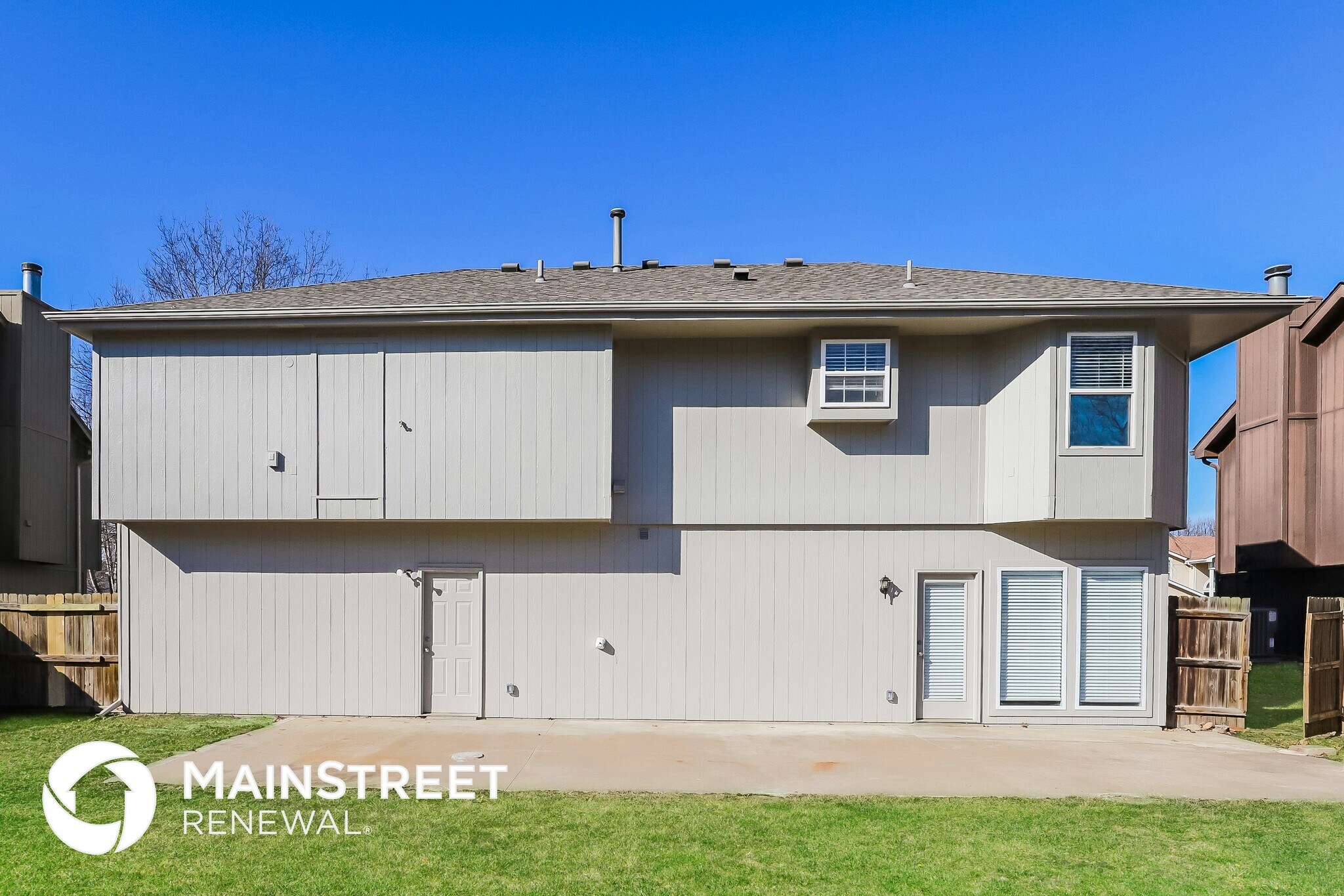 Building Photo - 309 SW Creek Ridge Drive .