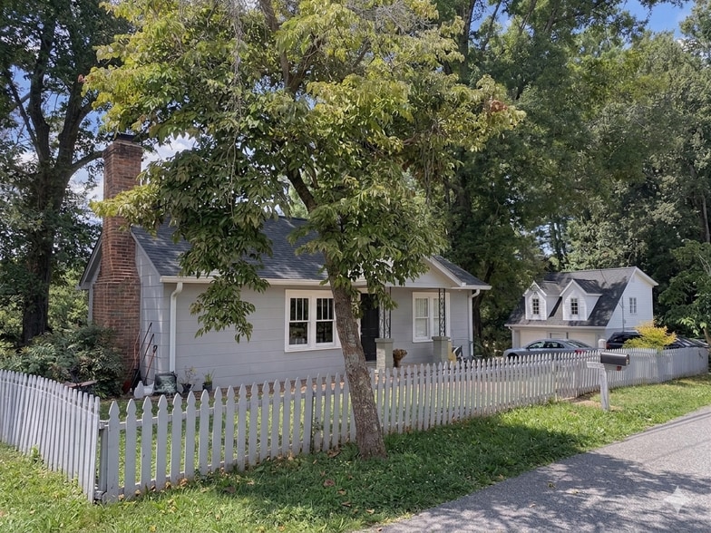 Street View of House - PRivate Apartment Entrance on far side, Lower-Level - 39 Skyline Dr