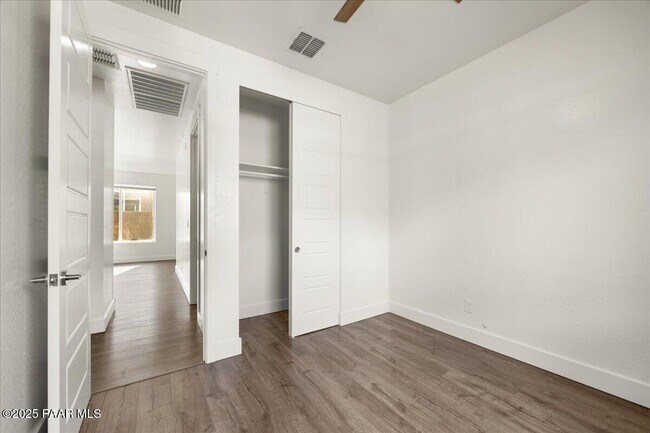 Building Photo - 1643 Stratford Pl