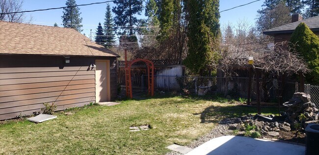 Building Photo - Available June 10th 3-bedroom, 2 bath home on a corner lot near Hamblen Elementary School