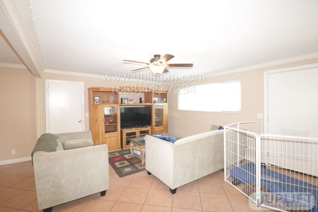 Building Photo - 5 Bedroom 2 Bath Home In Oceanside ** Move In Special $300 Off First Month's Rent**