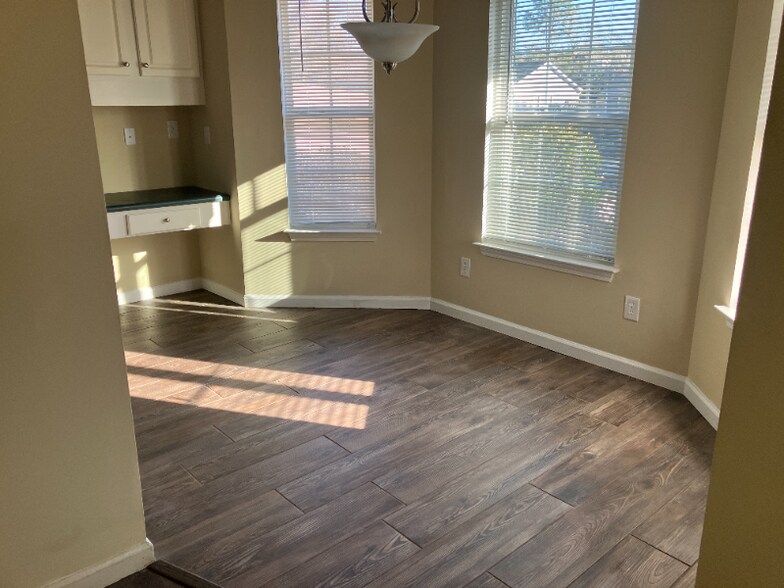 Building Photo - 701 Glenarthur Dr