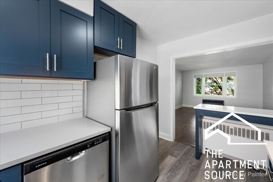 Building Photo - 2711 W Berwyn Ave