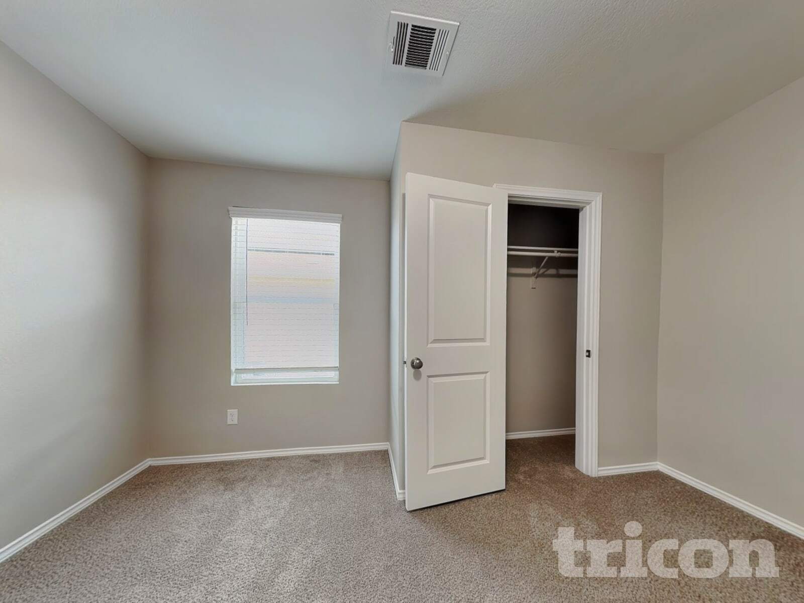 Building Photo - 424 Mallow Dr