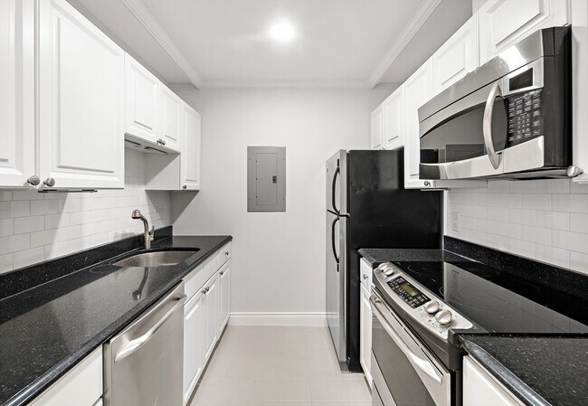 Building Photo - 4 Charlesgate E