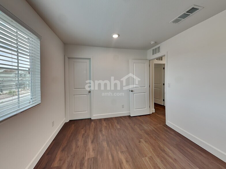 Building Photo - 138 Charmante Tulip Ln