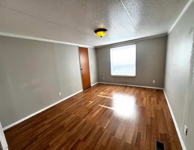 Building Photo - 222 B St