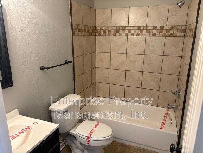 Building Photo - 3877 Camelia Cove