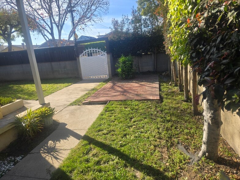 Building Photo - 4761 W 169th St