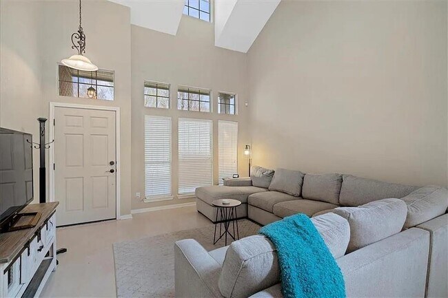 Building Photo - 1006 Oaklands Dr