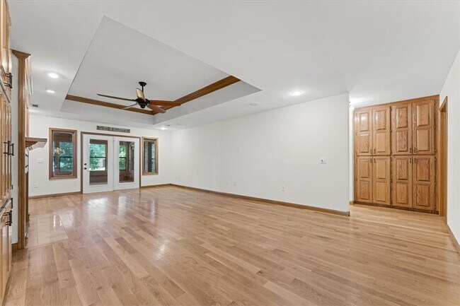 Building Photo - 3261 Eden Dr