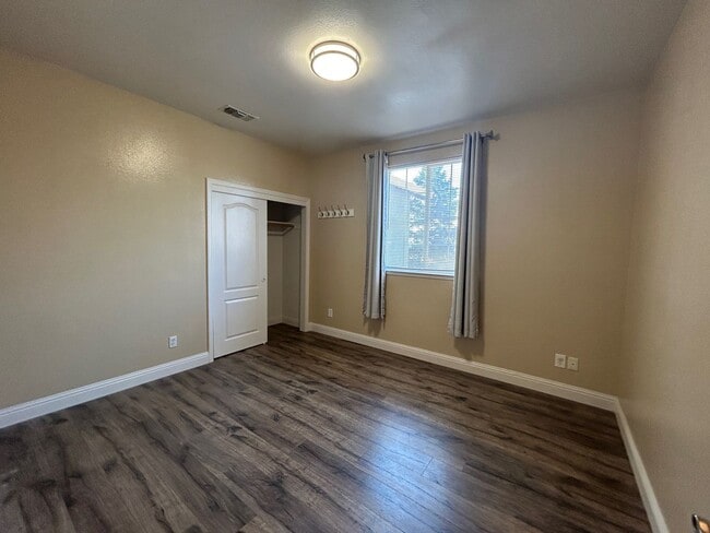 Building Photo - Beautiful & Spacious 4-Bedroom, 3-Bath Hom...