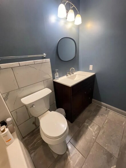 Building Photo - 1140 W 86th Pl