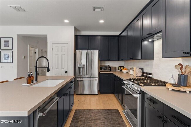 Building Photo - 3523 E Alfalfa Dr