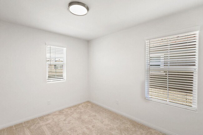 Building Photo - Brand New Inspirada Beauty With 1st Floor Bed and Bath