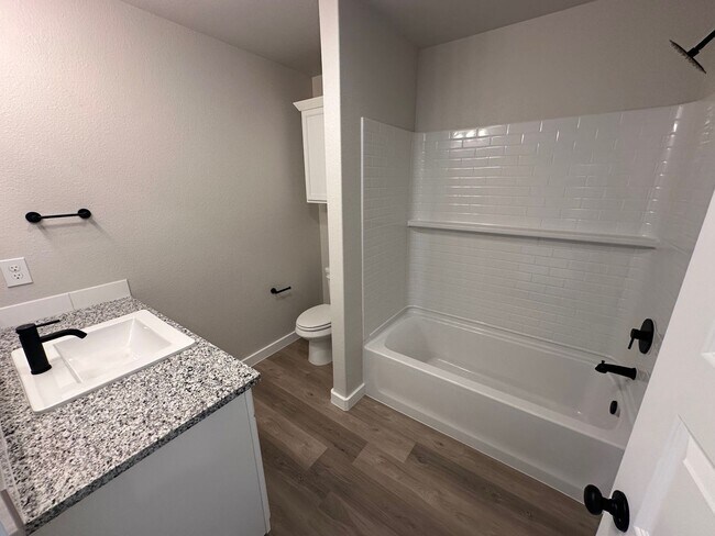 Building Photo - Welcome to Beacon Pointe!