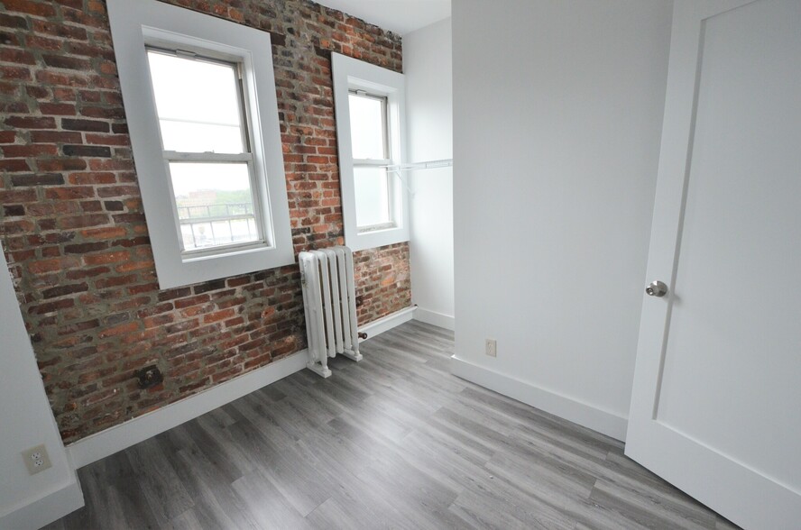 Building Photo - 80 Kilmarnock St