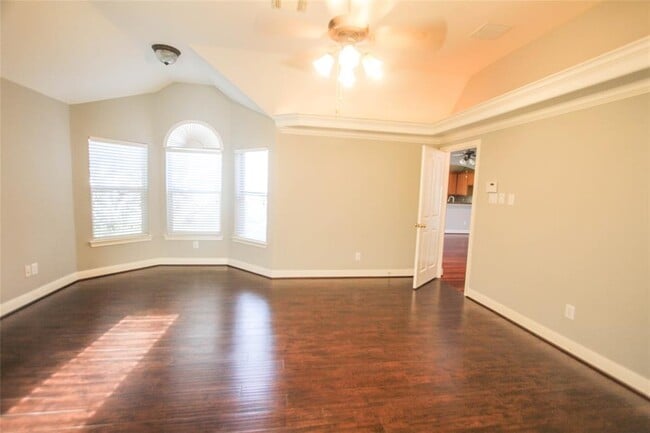 Building Photo - 6006 Briar Hill Ct