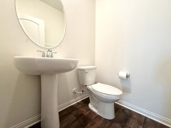 Building Photo - Solar Powered 4 Bedroom 3.5 Bath Sagewood Home with Private Casita & 3 Car Garage