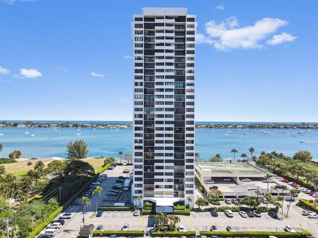 Building Photo - 5600 N Flagler Dr