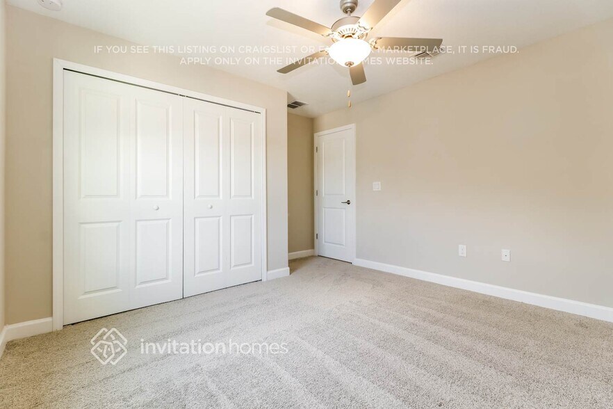 Building Photo - 2918 Coach Manors Way