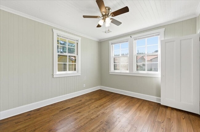 Building Photo - Charming 3-Bedroom Home with Large Fenced Yard in Richmond Hill!